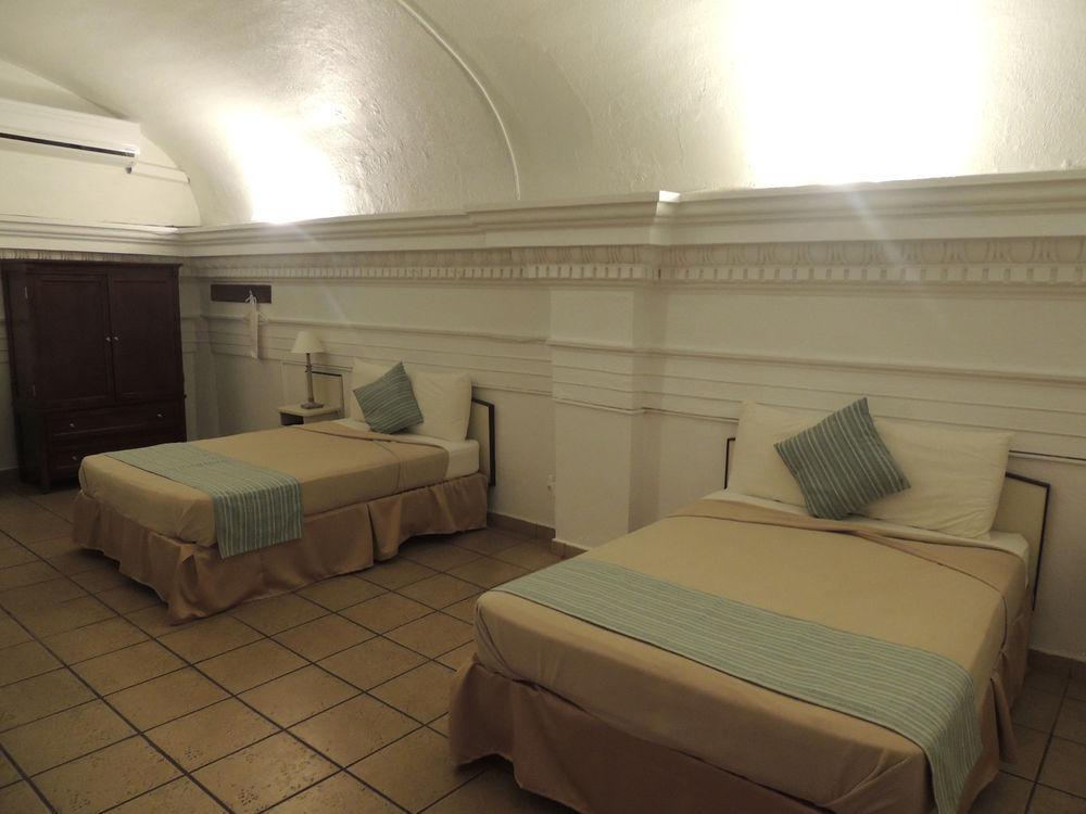 Hotel Colonial 마야게스 외부 사진