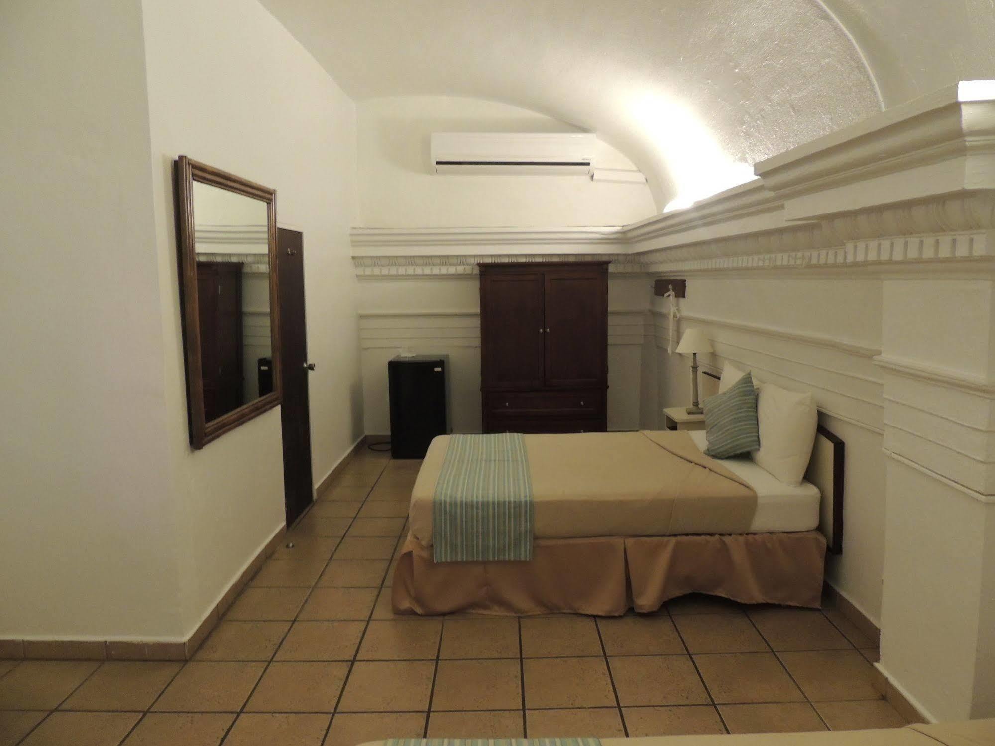 Hotel Colonial 마야게스 외부 사진